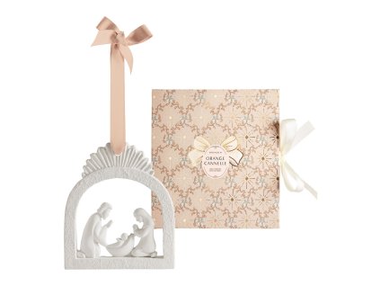 creche de noel parfumee rubans de fete orange cannelle